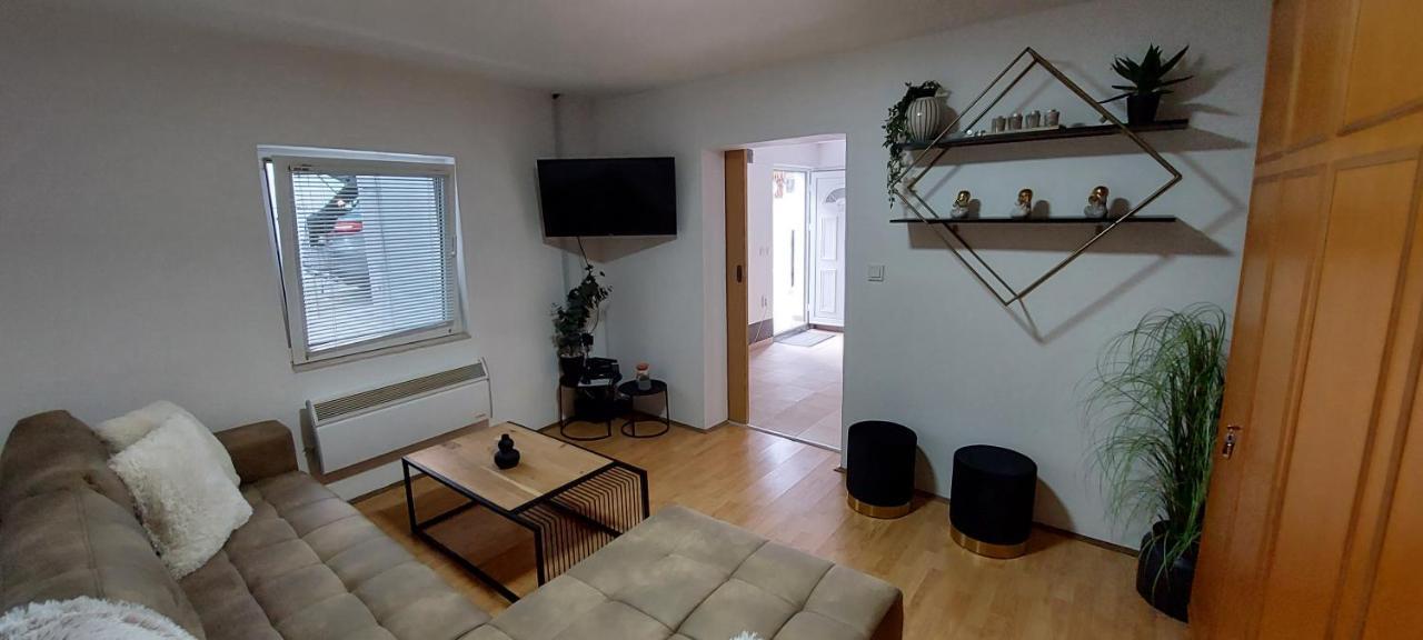 Sydney Apartment *